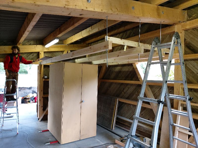 Bau-Schreiner beim Innenausbau